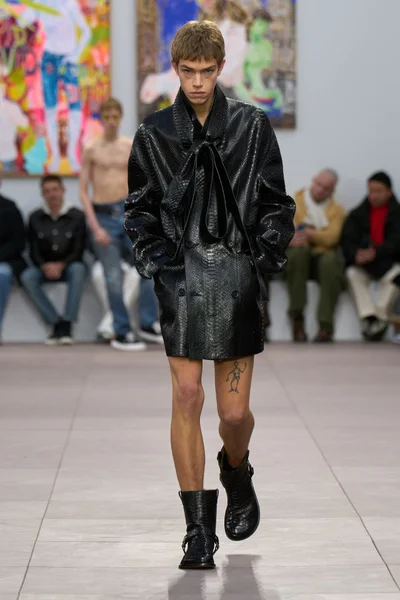 Look 11